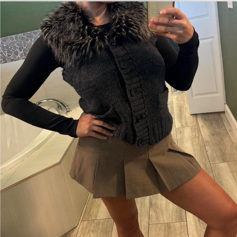 Loft knit vest with fur collar